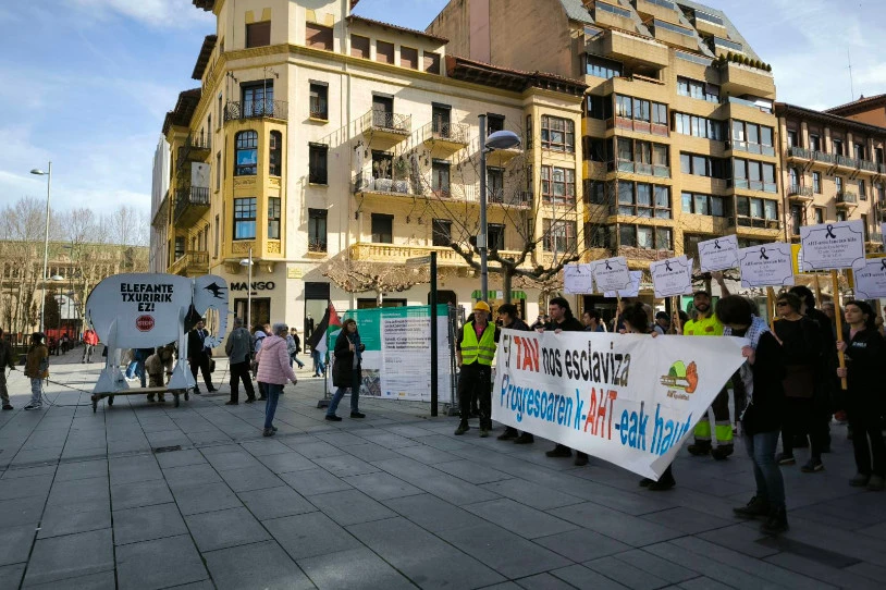 "Enpresa handien diru-gosea" salatu du AHT Gelditu!-k, obran izan den azken lan-heriotza dela-eta
