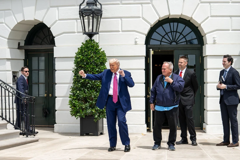 Apelazio-gorte batek Trumpen muga-zerga globalak berraktibatu ditu, blokeo judizialaren ostean
