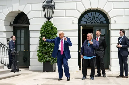 Apelazio-gorte batek Trumpen muga-zerga globalak berraktibatu ditu, blokeo judizialaren ostean