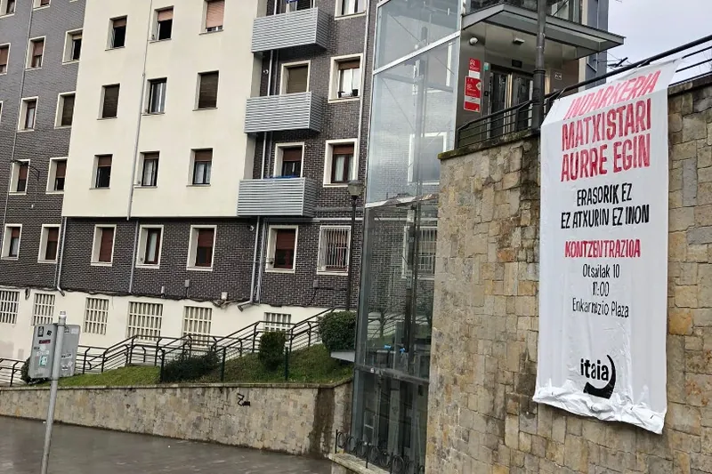 Emakume bati bikotekideak eraso dio Bilbon