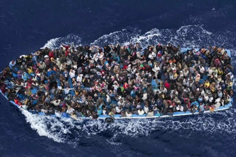 54 lagun hiru egunez egon dira harrapatuta Mediterraneoko plataforma batean