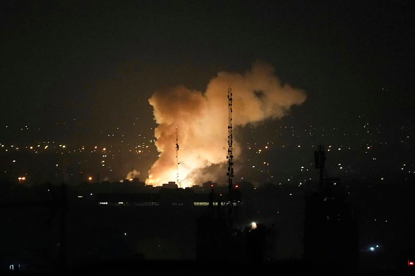 Iranen eraso masibo bat egin du Israelgo Estatuak: instalazio nuklearren eta goi-karguen kontra jo du
