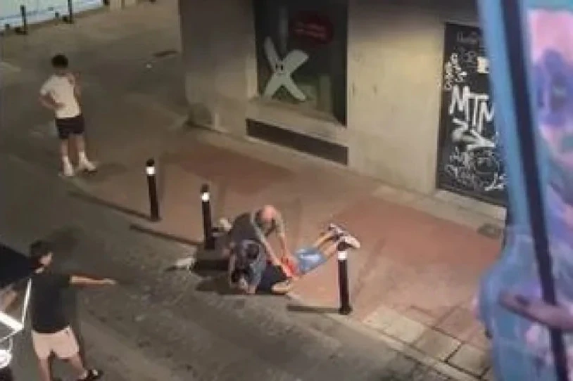 Madrilen, jatorri magrebtarreko pertsona bat ito du udaltzain batek