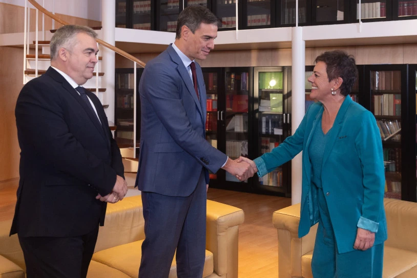 Anduezak dio ez duela arriskuan ikusten EH Bilduk eta EAJk PSOEri ematen dioten babesa