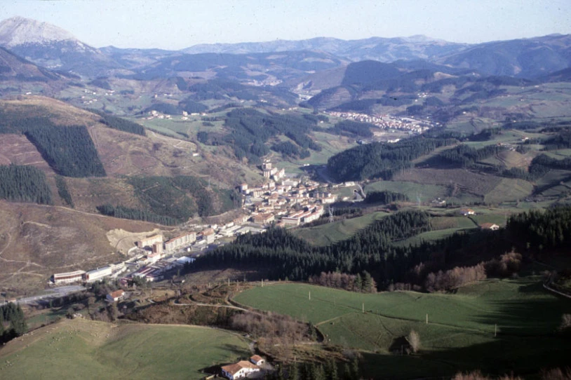 Beste bi lan-heriotzaren berri eman dute Eskoriatzan eta Donostian