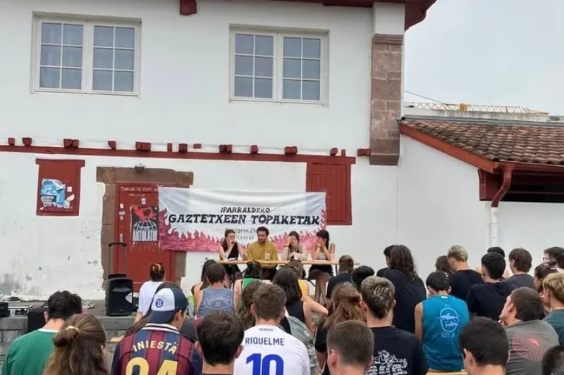 Ipar Euskal Herriko Gaztetxeek topaketa bat egin dute Itsasun