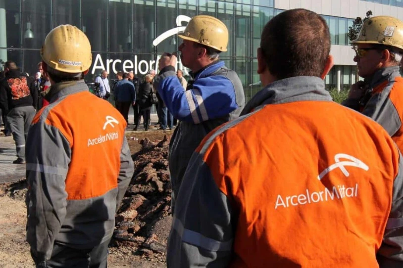 Arcelor Mittalek atzera bota du espedientea, langileen greba hasi baino egun bat lehenago