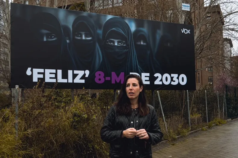 Voxek migratzaileen eta haien seme-alaben kanporatze masiboa defendatu du