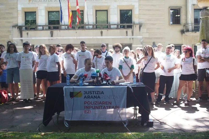Justizia Aranarentzat plataforma aurkeztu dute Bilbon, Poliziaren inpunitatearen eta abusuen aurka