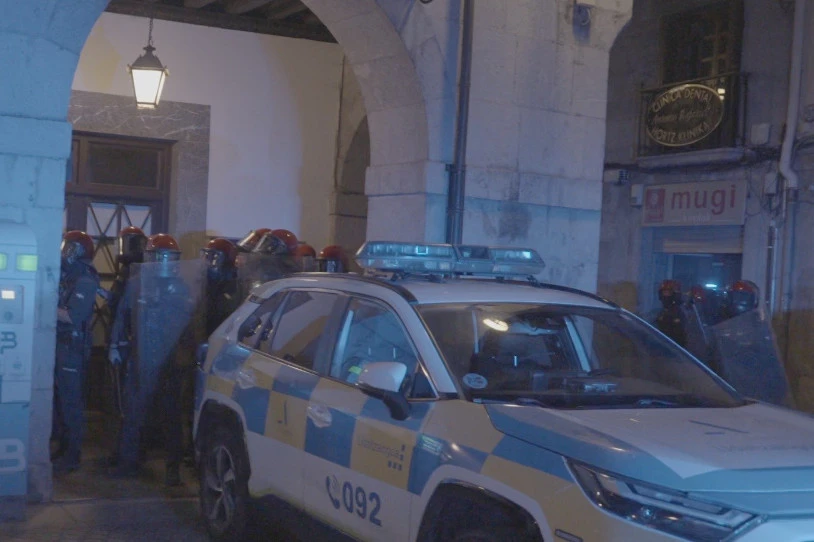Poliziaren gehiegikeria eta gezurrez beteriko kontakizun mediatikoa salatu ditu Azpeitiko Gaztetxeak