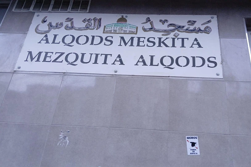 Mezu arrazistak zabaldu dituzte Gasteizen