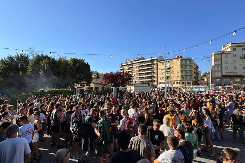 "Lehenago edo beranduago, espazio hau berreskuratuko dugu. Gora Lizarrako txosnak!"