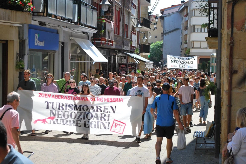 Zarautzen, turismoaren negozioari aurre egitera deitu du Urola Kostako Kontseilu Sozialistak
