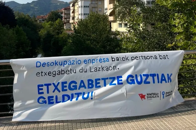 Desokupazio-enpresa batek pertsona bat etxegabetu du Lazkaon