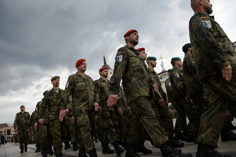 Dirua eskainiz militar gehiago lortzeko planari ekin dio Alemaniak