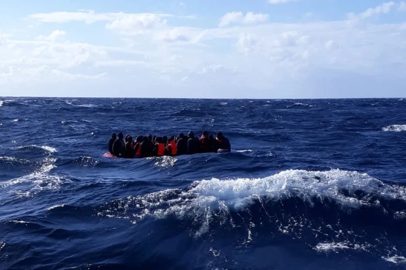 Beste sarraski bat itsasoan: 160 bat lagun hilak Mauritanian, ontzi bat hondoratzean