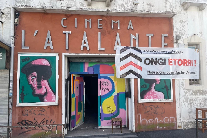 Atalante zinema ireki du Baionan Mugimendu Sozialistak