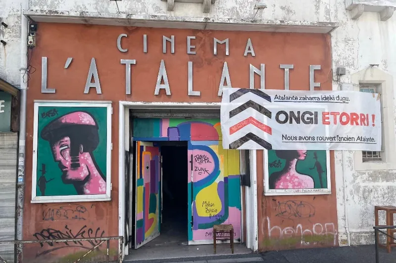 Atalante zinema ireki du Baionan Mugimendu Sozialistak