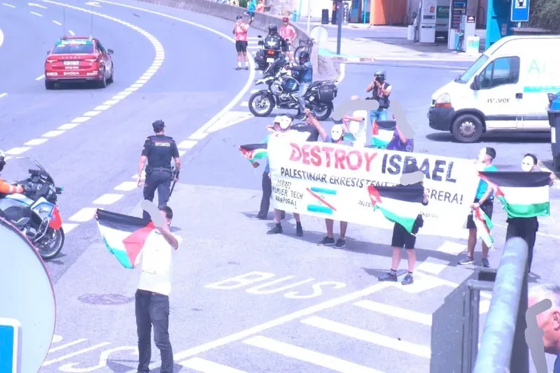 Israelgo Estatuaren suntsipena aldarrikatu dute Vueltan, Bilboko etapan