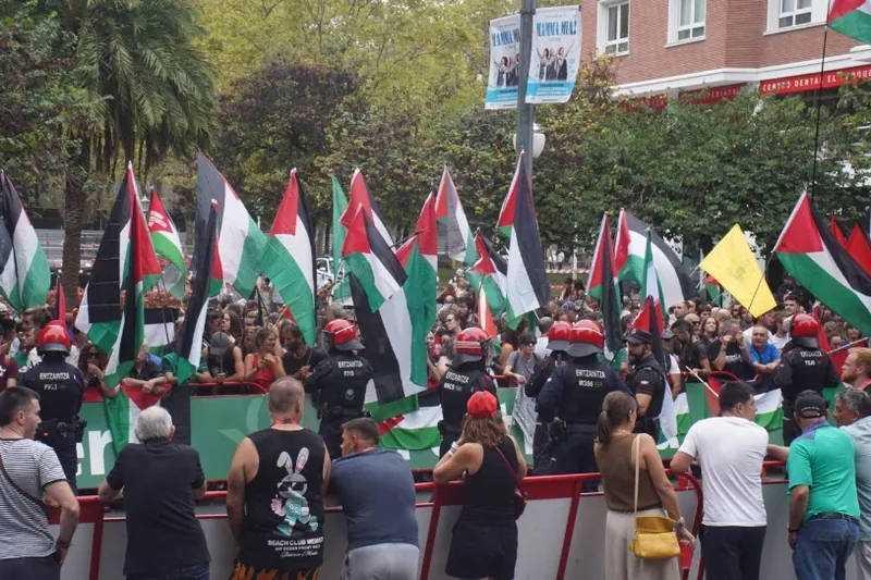 Hiru atxilotu Vueltaren Bilboko etapan, Palestinaren aldeko mobilizazioan