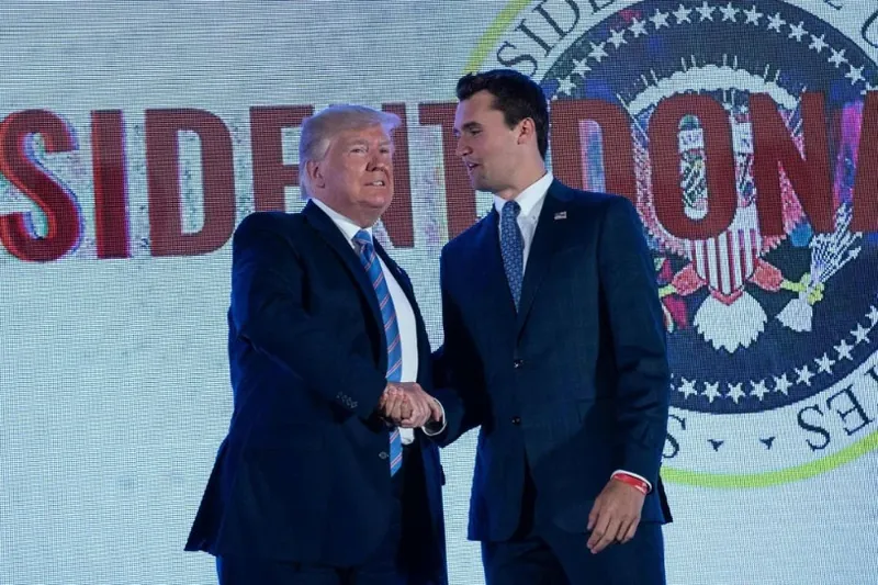 Charlie Kirk trumpista tiroz hil dute