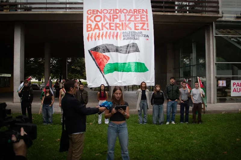 Irailaren 18an, campusetan Palestinaren alde mobilizatzera deitu du IAk