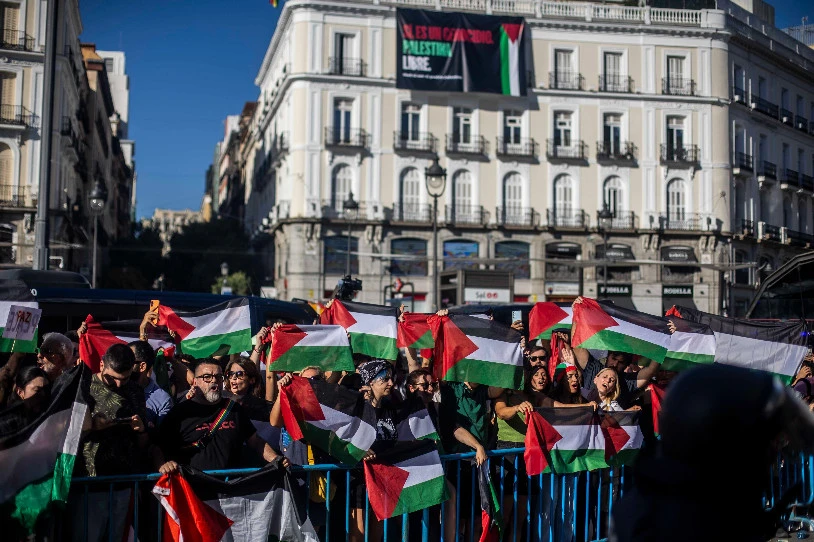 Madrilen Vuelta bertan behera uztea lortu dute Palestinaren aldeko protestek