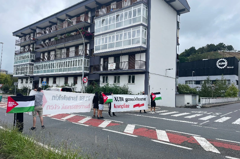 Azkoitiko Xubi Group genozidioaren konplize dela salatzeko, errepide bat moztu du Urola Erdiko Kontseilu Sozialistak