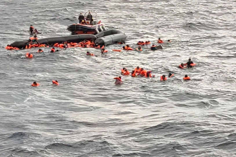 Gutxienez 50 migratzaile hil dira Libiatik hurbil, ontzi batek su hartuta