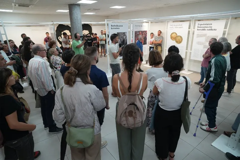 Txikiri eta Otaegiri buruzko erakusketa bat zentsuratu du Zarauzko Udalak