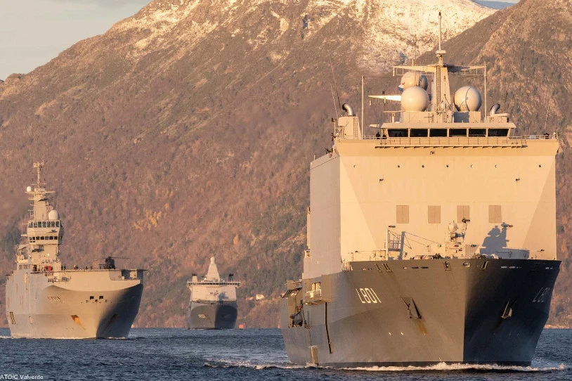 Santurtzin porturatu da NATOren Johan de Witt gerra-ontzia
