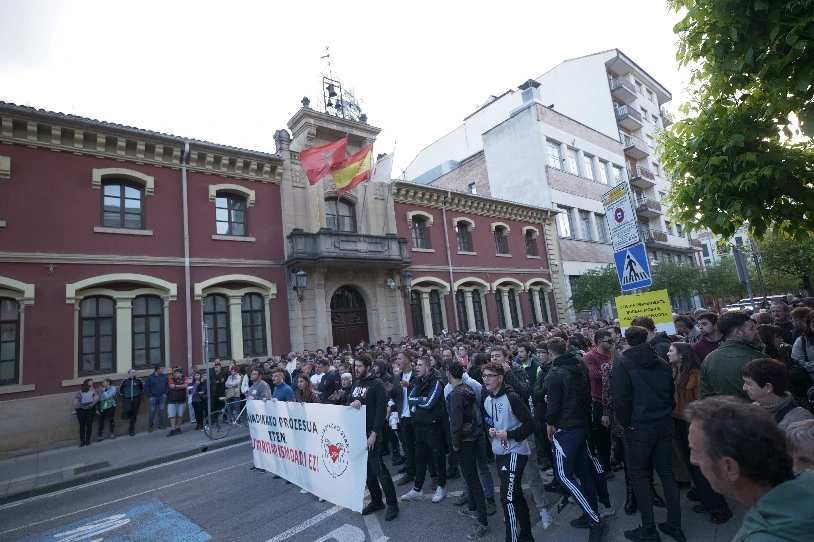 Artxibatu egin dute Lizarrako 'Bajadikako 27en' auzia