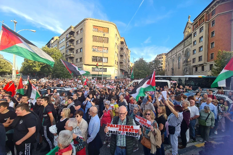 Mobilizazioak Euskal Herri osoan, indar sionistek Global Sumud Flotilla blokeatu eta biharamunean