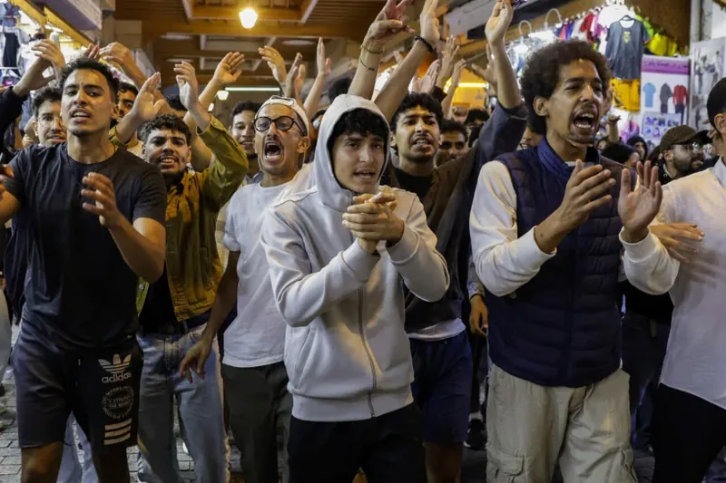 Marokon mobilizatzen ari den gazte andanarekin elkartasunez, elkarretaratzera deitu dute Iruñean