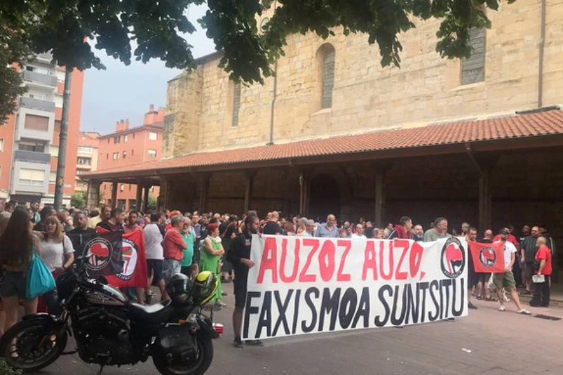 Barakaldon eraso faxista bat jasan zuen pertsona bat akusatu gisa auzipetu dute