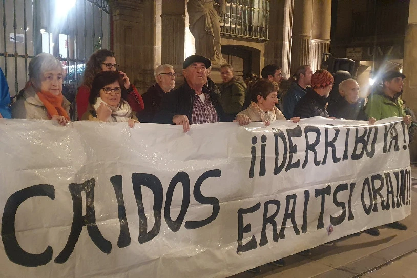 Azaroaren 8ra aurreratu dute Iruñeko Erorien Monumentua eraistearen aldeko manifestazioa
