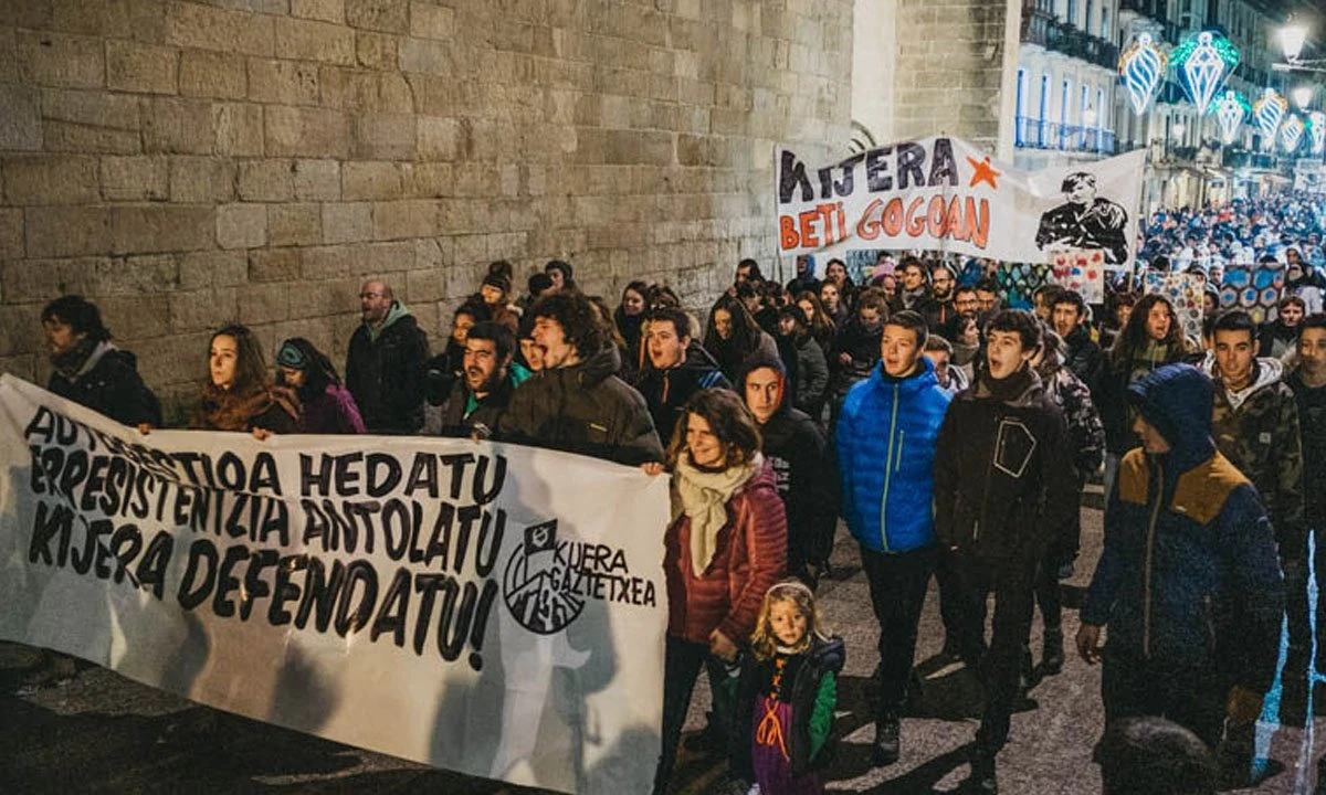 Bizi duen testuinguru politikoaren inguruko prentsa oharra kaleratu du Kijera gaztetxeak