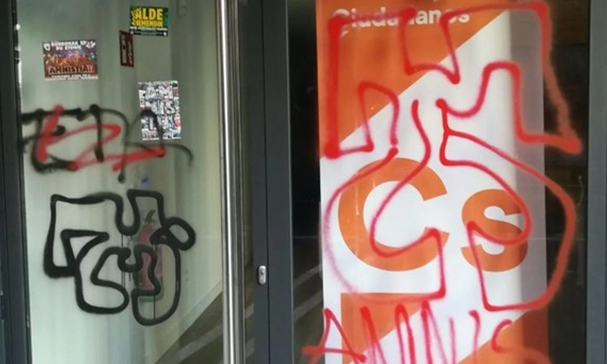 “Mehatxu terroristak” egotzita aske geratu dira atzo Iruñean atxilotutako 3 lagunak