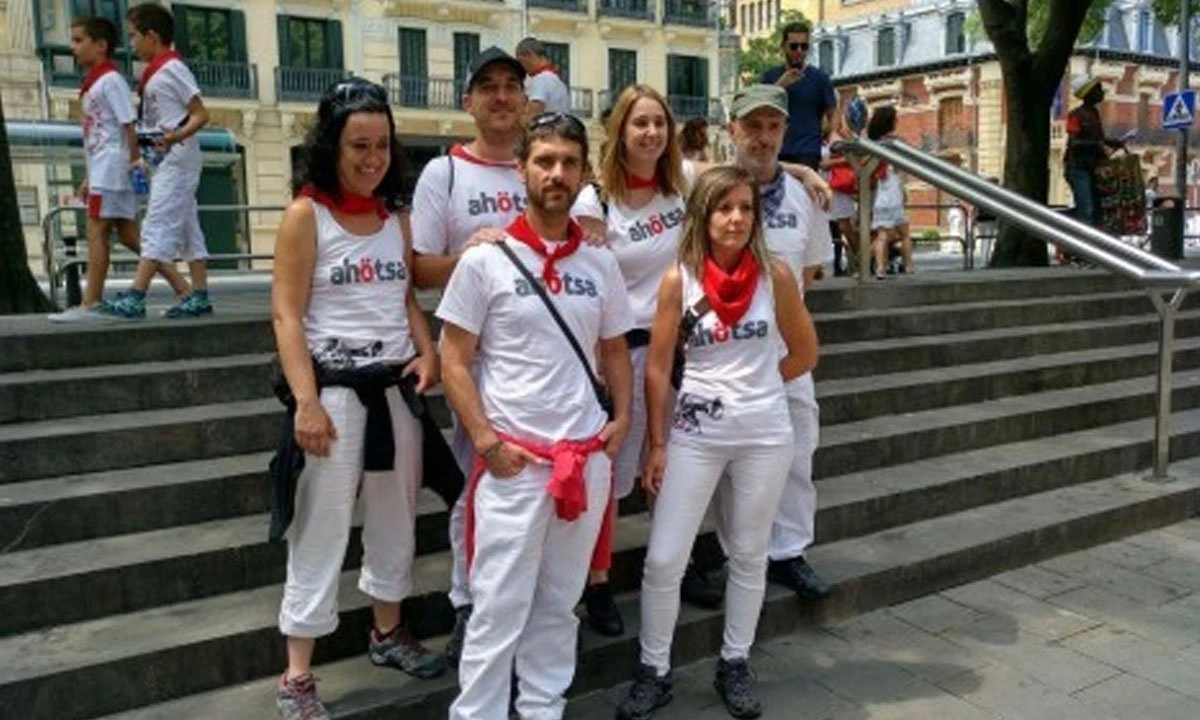Ahotsako kazetari bat deklaratzera deitu du Espainiako Auzitegi Nazionalak “euskal preso politiko” adiera erabiltzeagatik