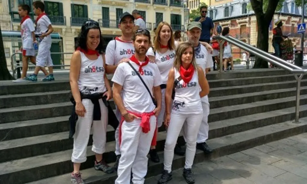 Ahotsako kazetari bat deklaratzera deitu du Espainiako Auzitegi Nazionalak “euskal preso politiko” adiera erabiltzeagatik