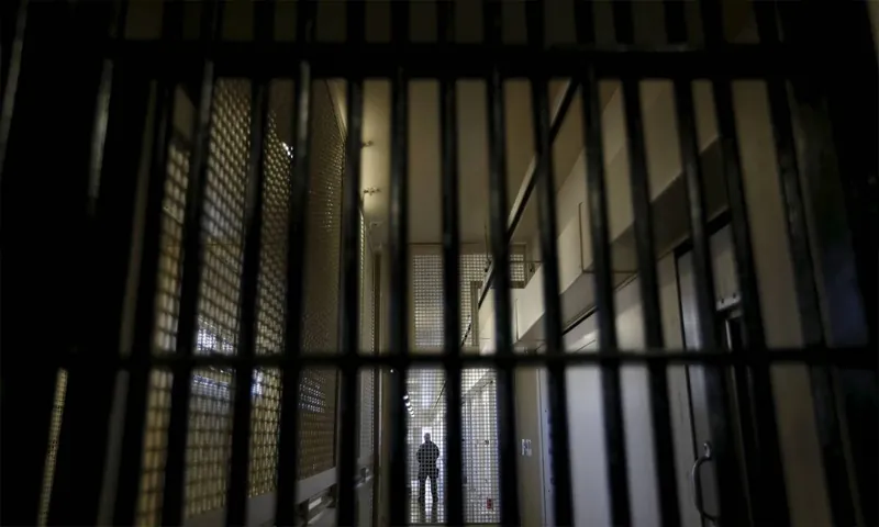 Sei hilabetez bisitarik gabe zigortu dituzte bi euskal preso politiko