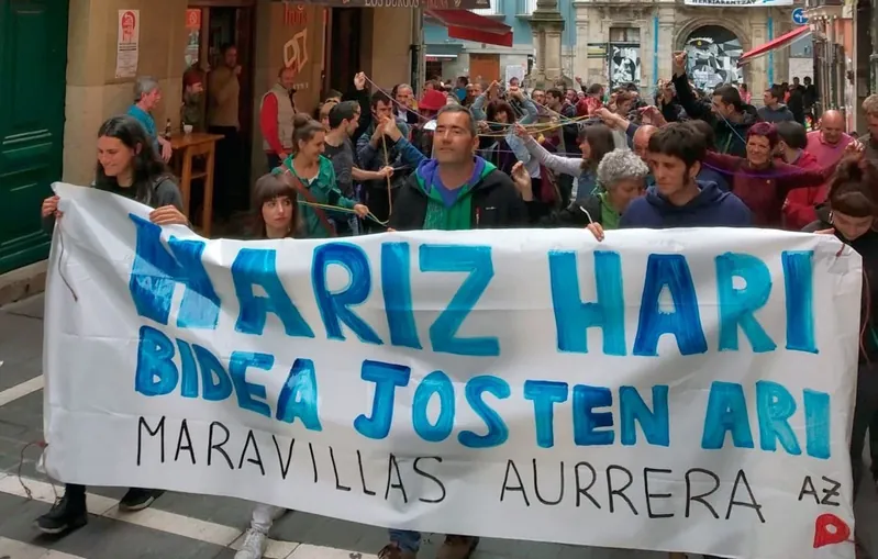 Oscus eraikina Iruñeko Alde Zaharreko Gaztetxe izateko eskatu dute dozenaka lagunek kalejira aldarrikatzailea eginez 