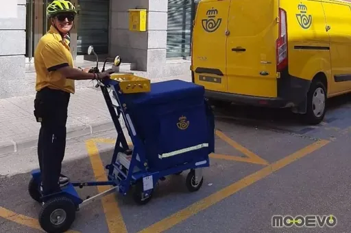 Gasteizko langileak patinete elektrikoan lan egitera behartu nahi ditu Correosek
