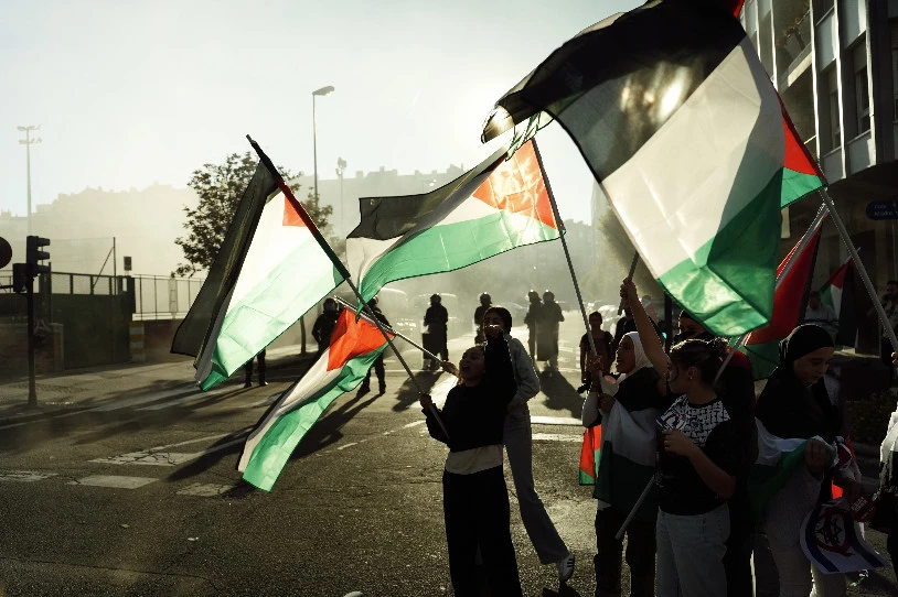 Ertzaintzak hainbat lagun salatuko ditu Gasteizen, Palestinaren aldeko mobilizazioei lotuta