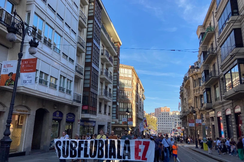 1.000 lagun mobilizatu dira Bilbon, subflubialari ezetz esateko