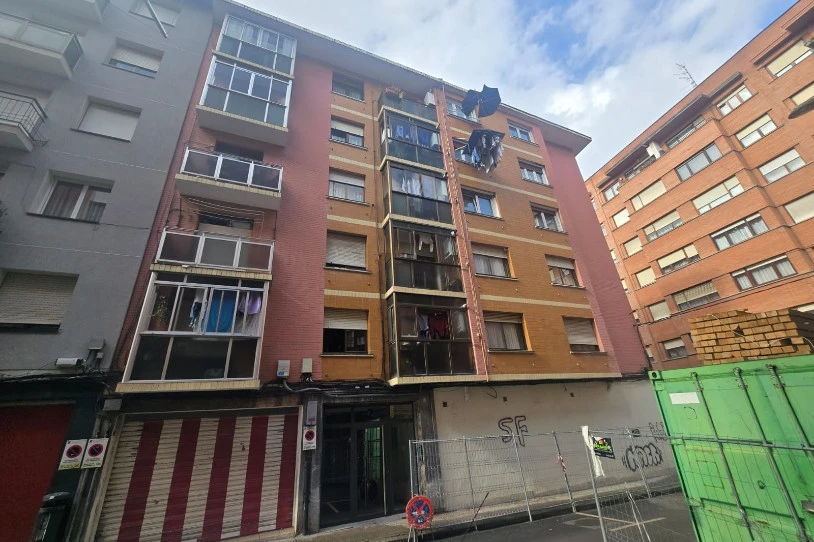 Erandion, emakume bati eraso dio bere bikotekideak