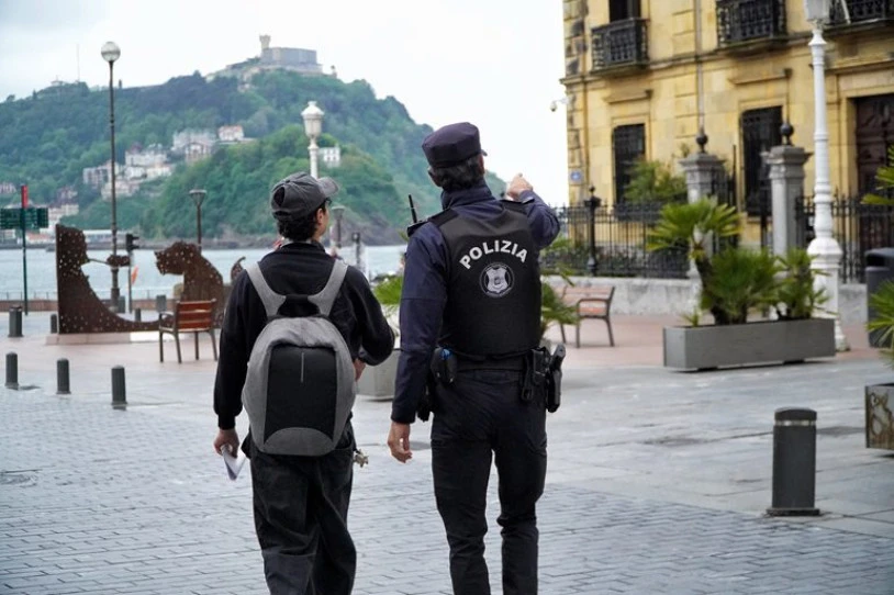 Donostiako eta Gasteizko udaltzaingoek sarbide zuzena izango dute herritarren aurrekarien artxibora