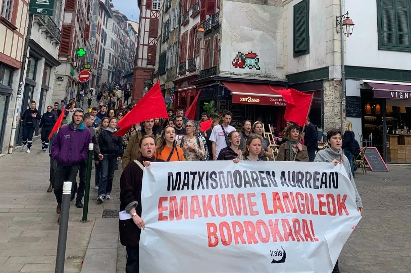 Angelun, emakume bat erailtzen saiatu da bere bikotekide ohia