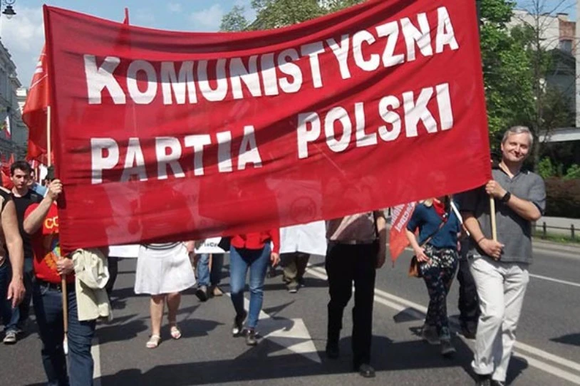 Poloniak Alderdi Komunistaren ilegalizazioa bultzatu du Konstituzio Auzitegiaren aurrean