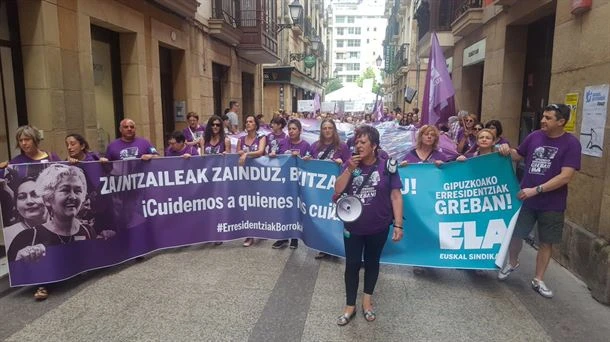 Gipuzkoako egoitzetako langileek manifestazioa egin zuten larunbatean Donostian